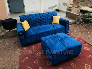 Chesterfield Sofa With Table