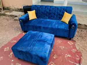 Photo - Chesterfield Sofa With Table