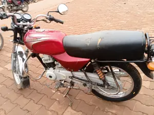 Bajaj Boxer 2024 Red