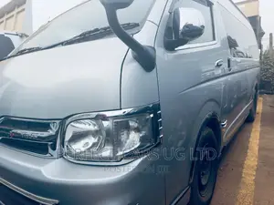 Toyota HiAce 2010 Silver