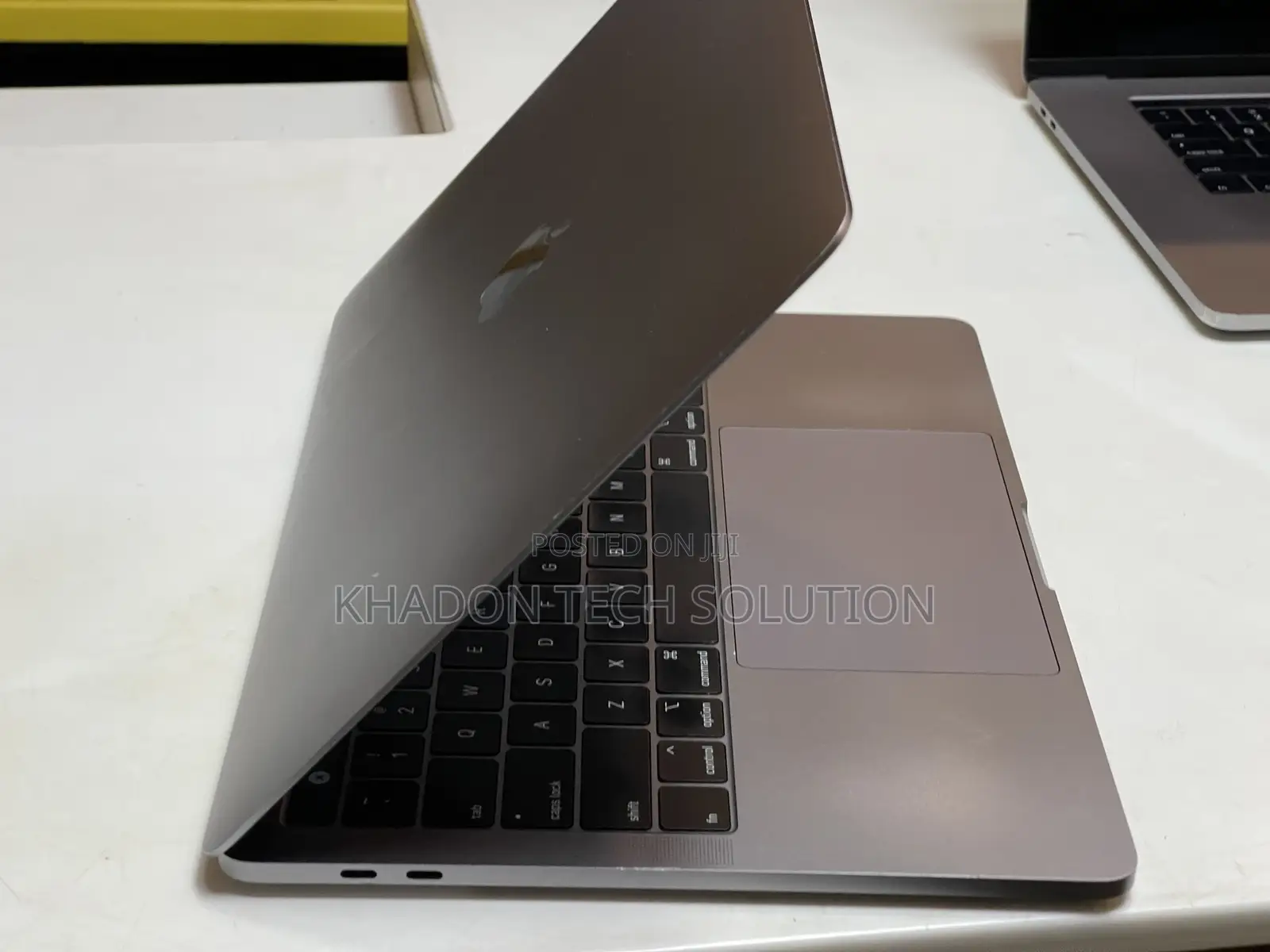 Laptop Apple MacBook Pro 2018 16GB Intel Core I7 SSD 500GB