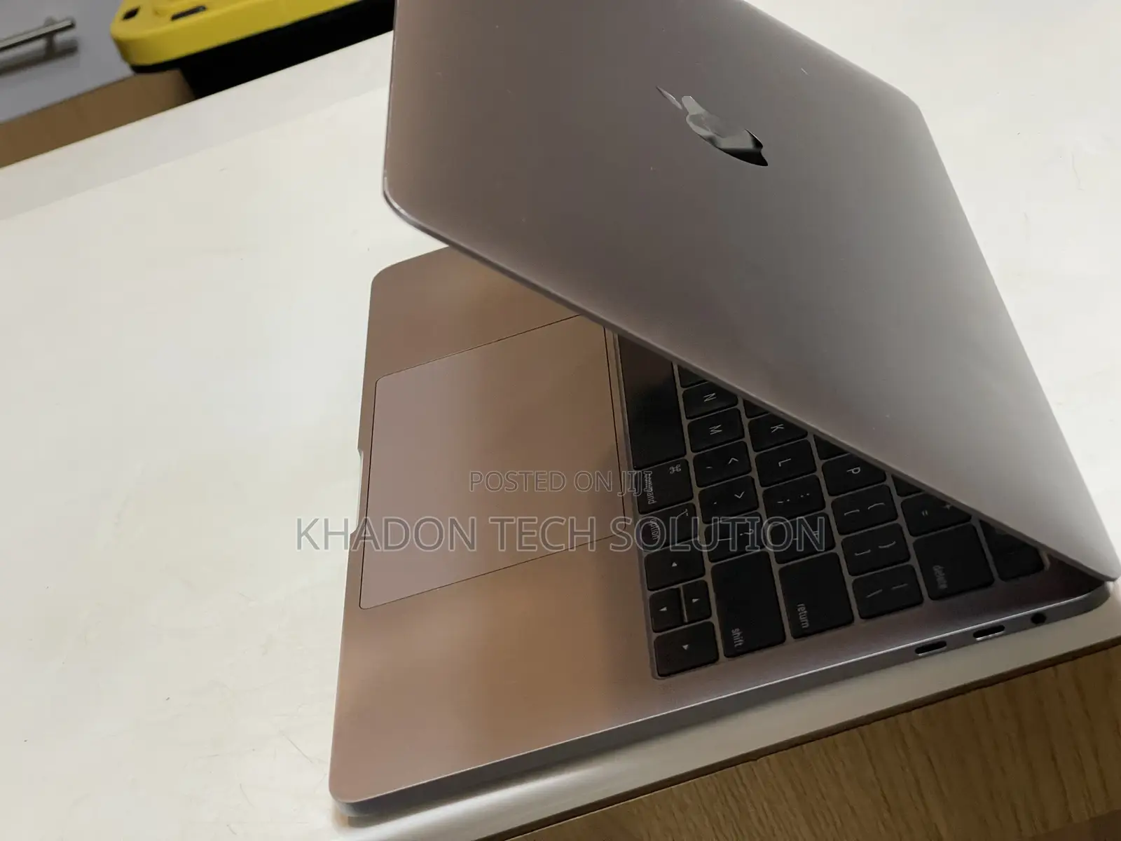 Laptop Apple MacBook Pro 2018 16GB Intel Core I7 SSD 500GB