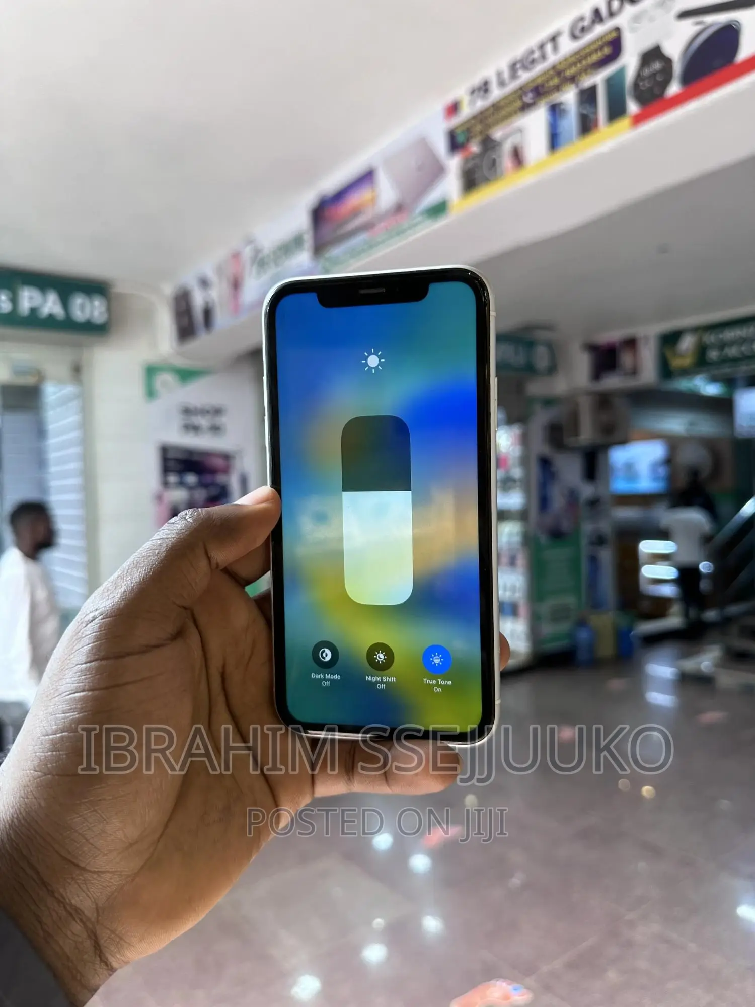 Apple iPhone XR 64 GB White