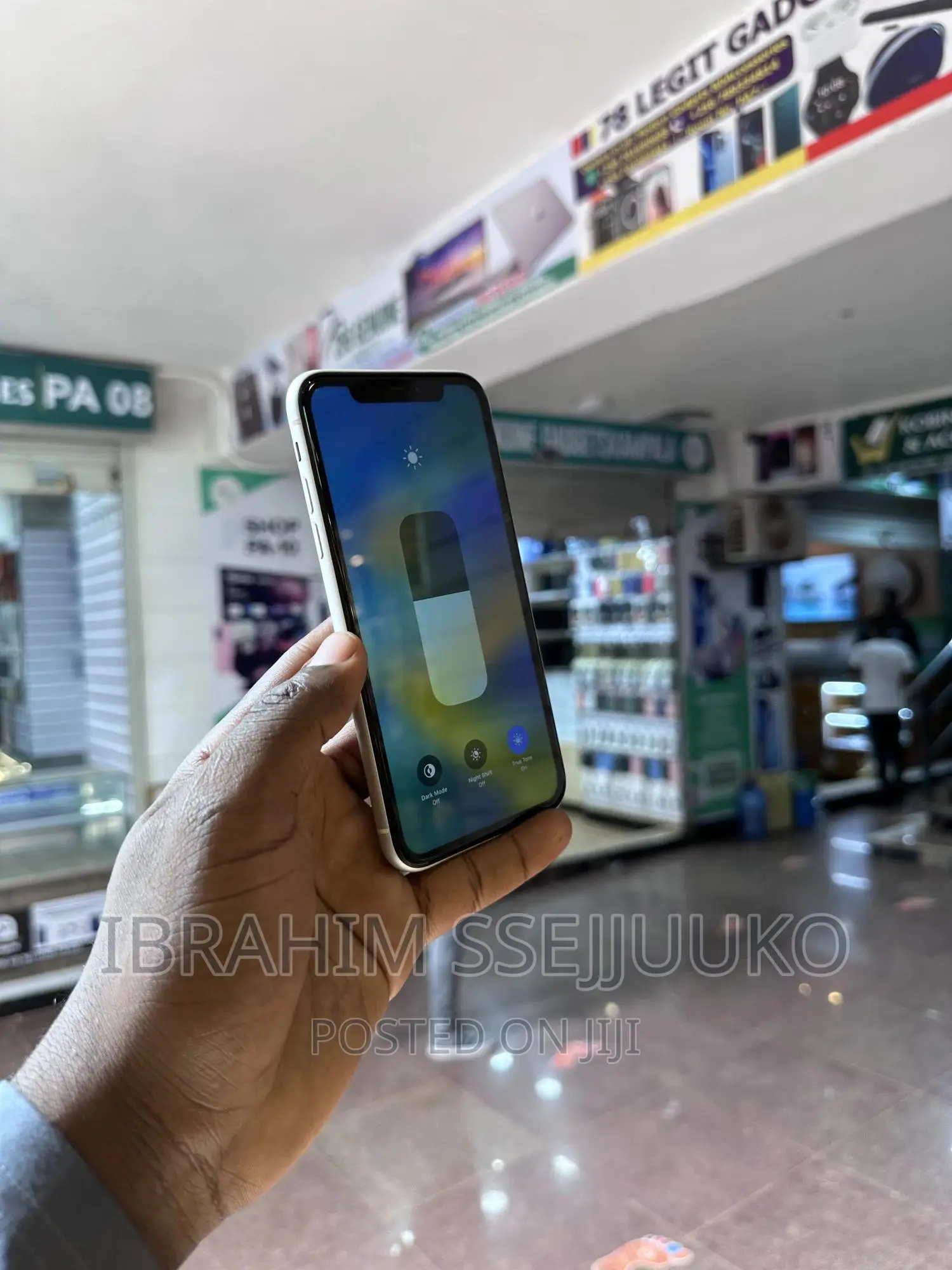 Apple iPhone XR 64 GB White