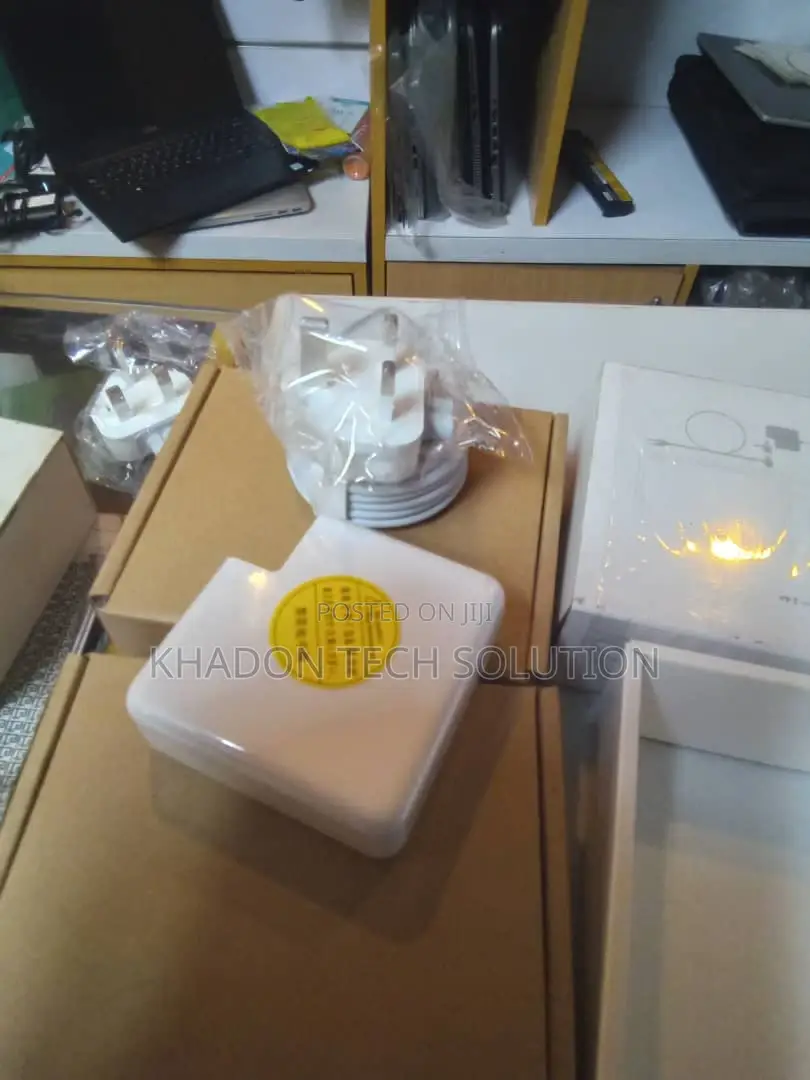 140w USB C Power Adapter