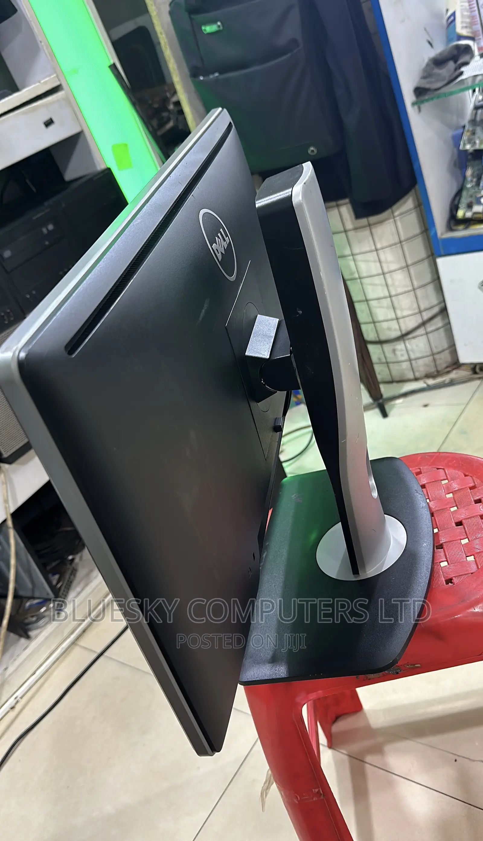 22.5 Inches Dell Monitor