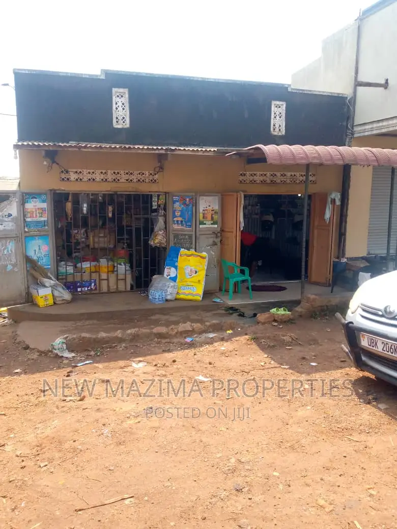 Very Busy Two Commercial Shops Onquicksale in Nansana Town
