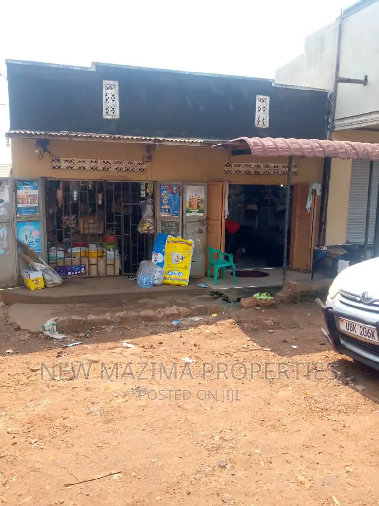 Very Busy Two Commercial Shops Onquicksale in Nansana Town
