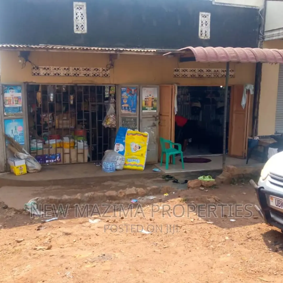 Very Busy Two Commercial Shops Onquicksale in Nansana Town