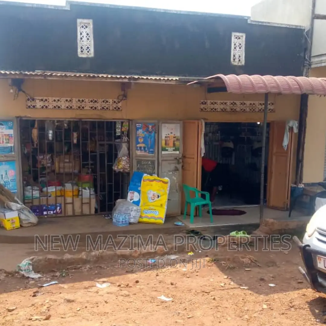 Very Busy Two Commercial Shops Onquicksale in Nansana Town