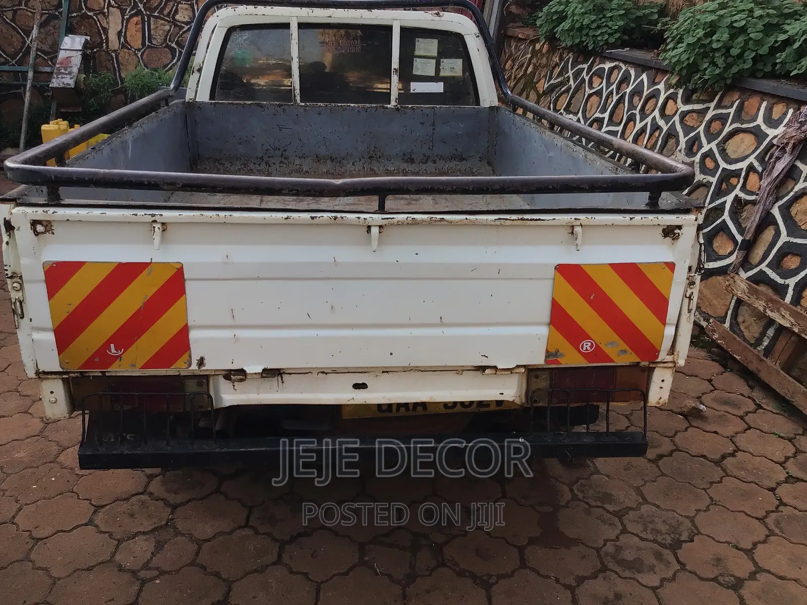 Nissan Pick-Up 1991 White