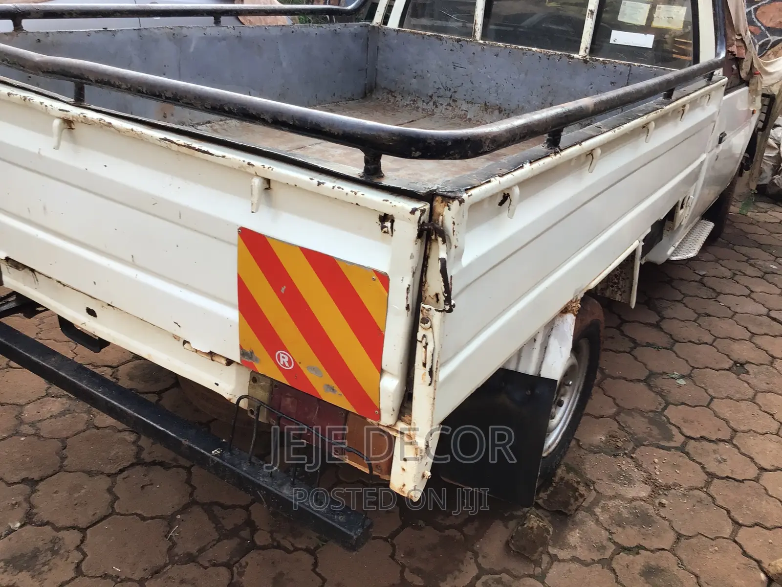 Nissan Pick-Up 1991 White