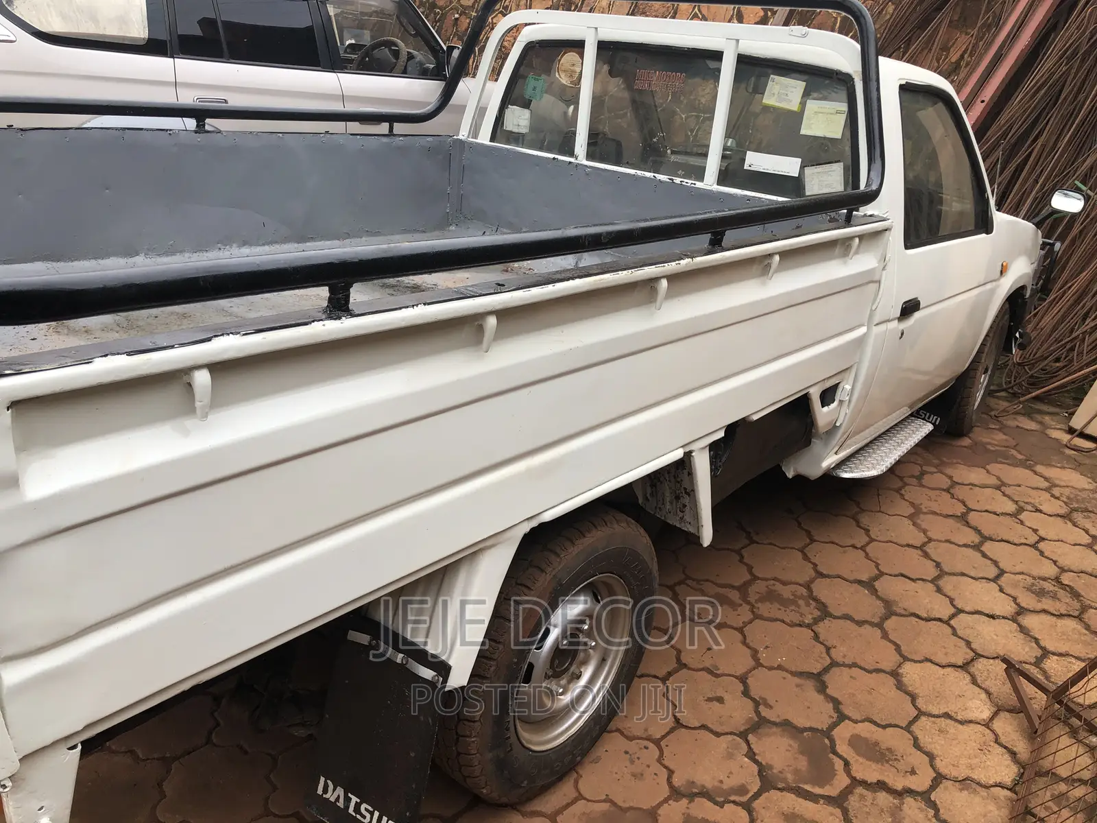 Nissan Pick-Up 1991 White