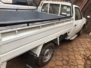 Nissan Pick-Up 1991 White