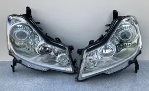 Photo - Nissan Fuga Headlight