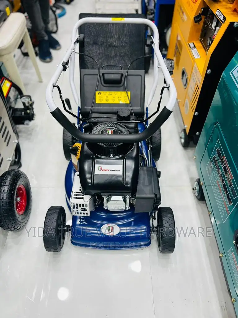 Mower With a 4 Stroke Engine