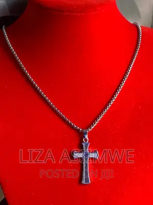 Men’S Simple Necklaces With a Cross Pendant