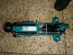 Photo - Total Hydrolic Floor Jack