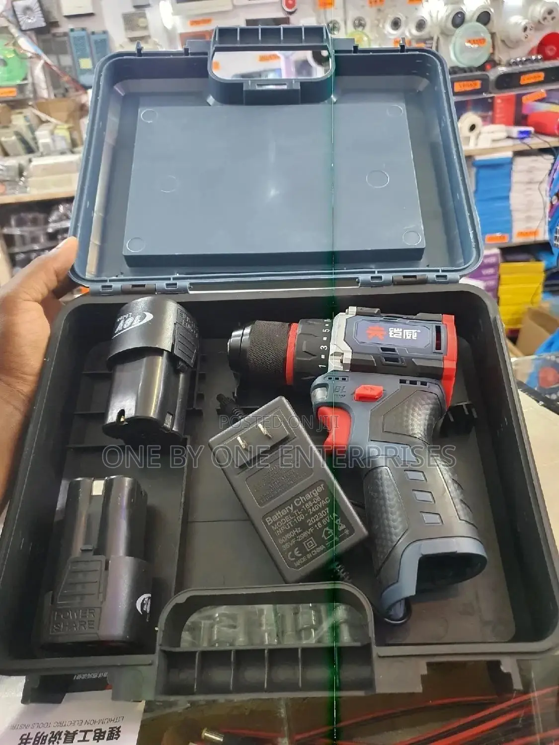 Lithuim Ion Cordless Drill 18v With 2 Batteries