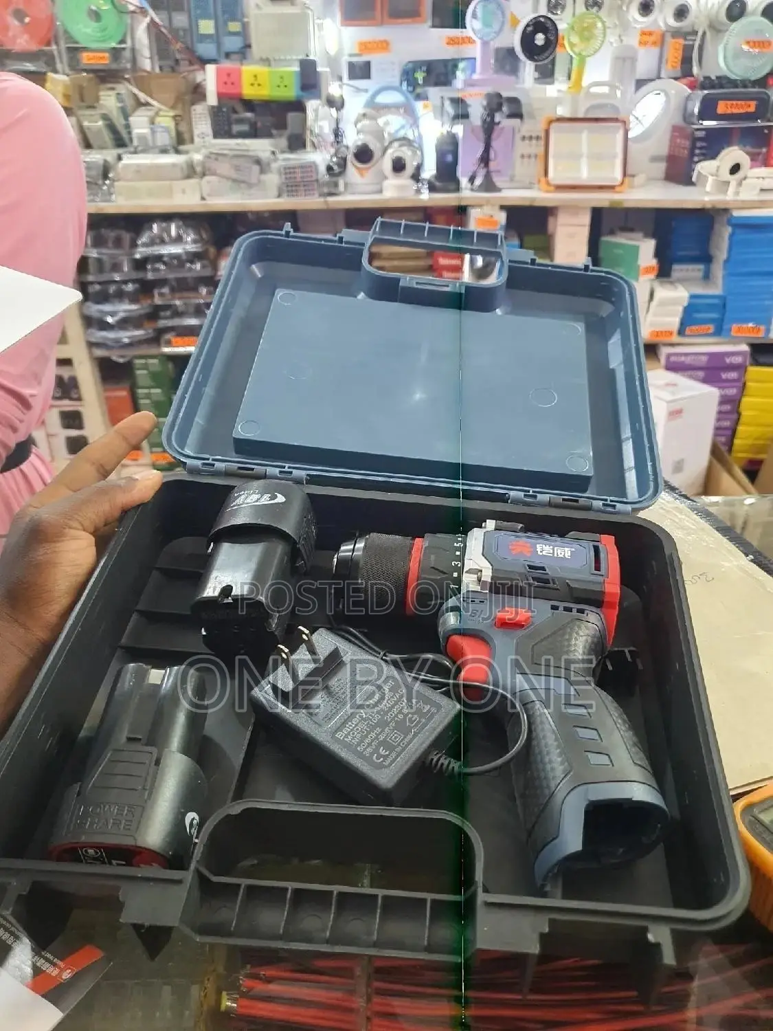 Lithuim Ion Cordless Drill 18v With 2 Batteries