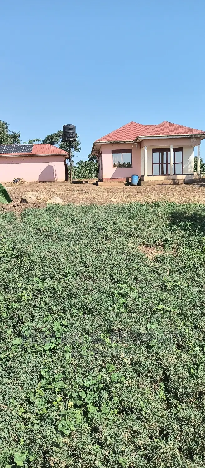 Good 100 Acre at Buyikwe Just 35m Good View Touching Lake
