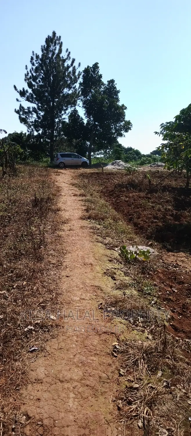 Good 100 Acre at Buyikwe Just 35m Good View Touching Lake