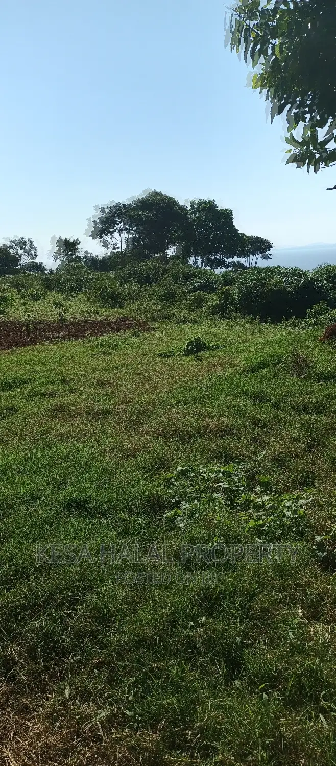 Good 100 Acre at Buyikwe Just 35m Good View Touching Lake