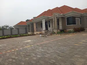Furnished 5bdrm House in Kira for sale
