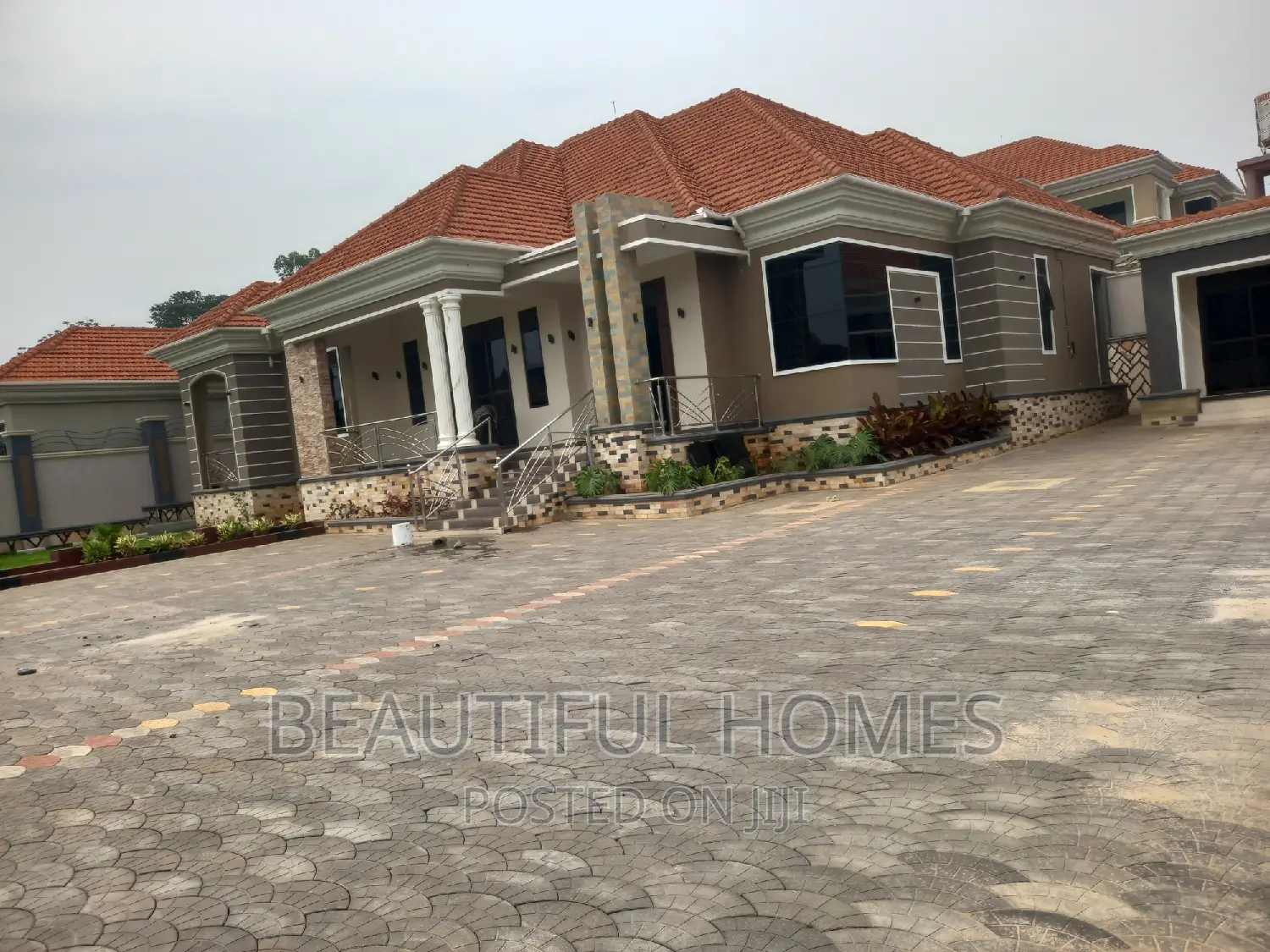 Furnished 5bdrm House in Kira for sale