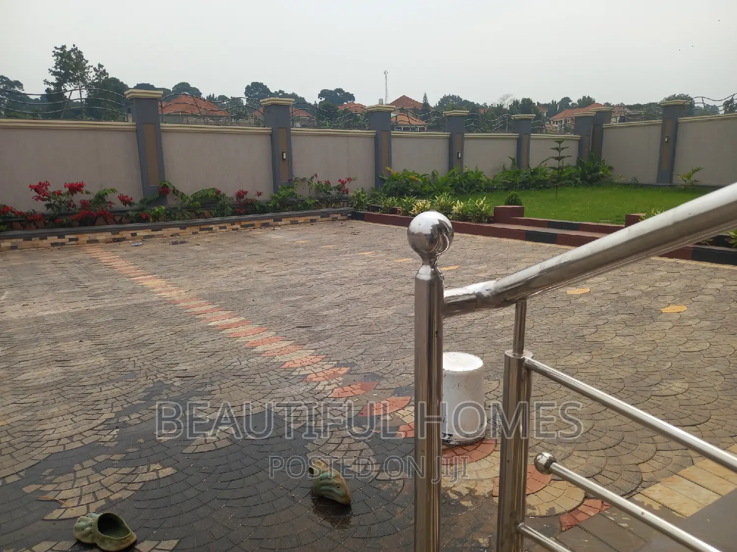 Furnished 5bdrm House in Kira for sale