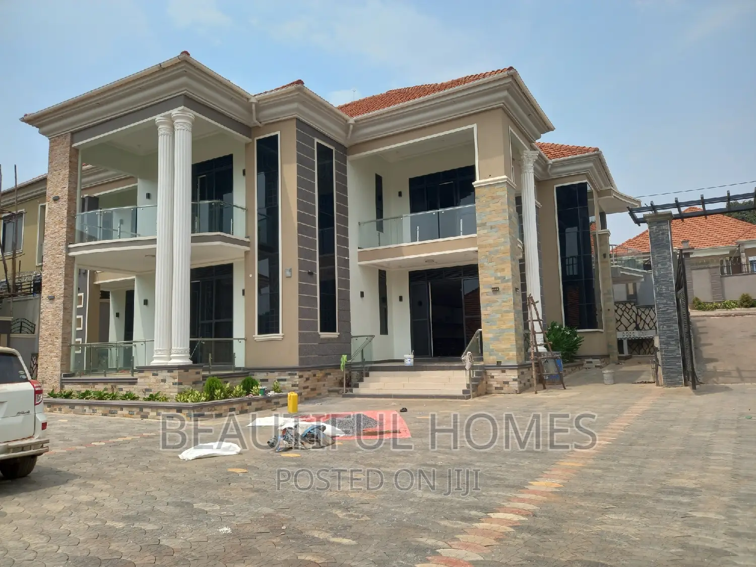 Furnished 6bdrm Mansion in Kira for sale
