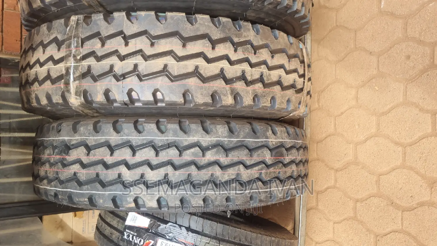 1100r20 Tyres