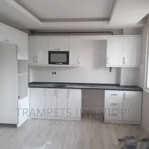 Kitchen Cabinet/ White Kitchen