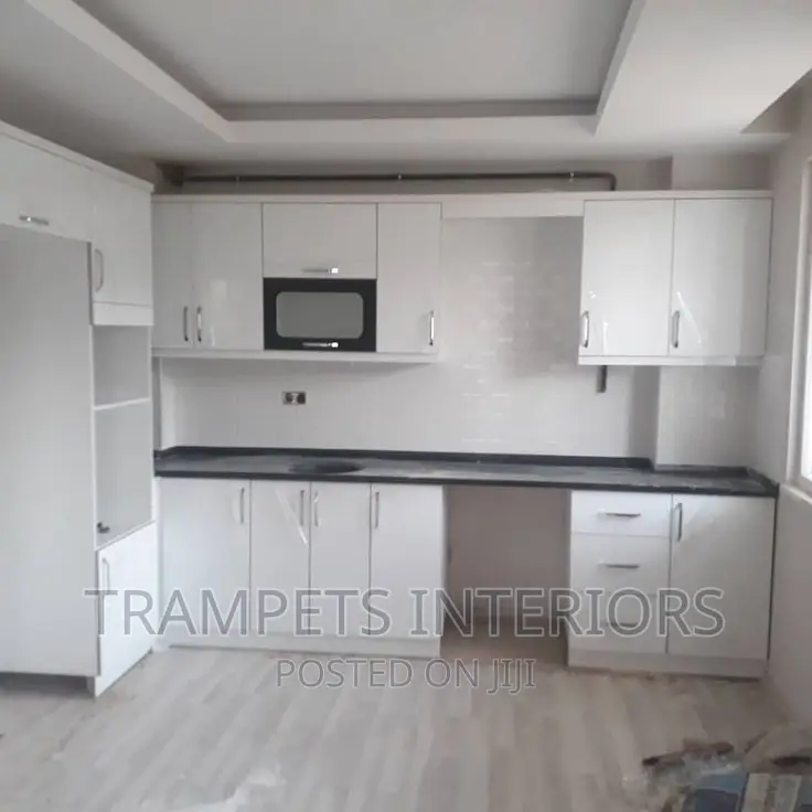 Kitchen Cabinet/ White Kitchen