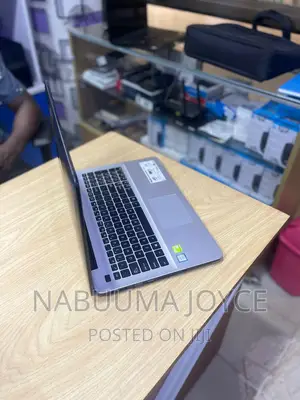 New Laptop Dell XPS 12 9250 8GB Intel Core I7 HDD 512GB