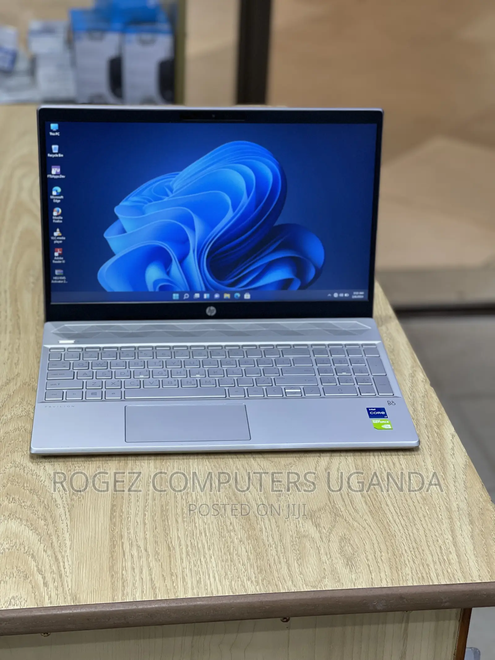New Laptop HP Pavilion 15-Cs3063cl 8GB Intel Core I7 HDD+SSD 1T