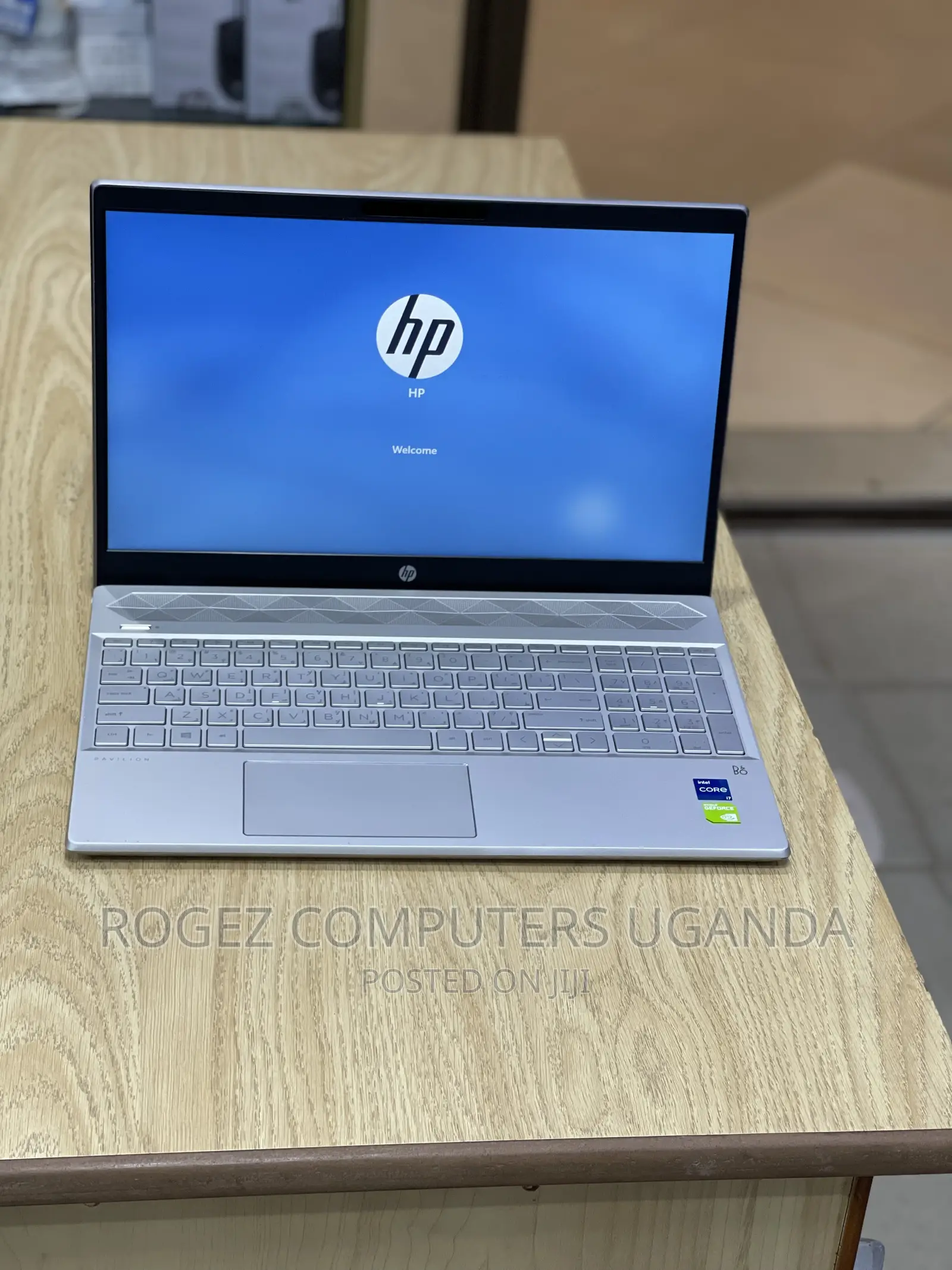 New Laptop HP Pavilion 15-Cs3063cl 8GB Intel Core I7 HDD+SSD 1T