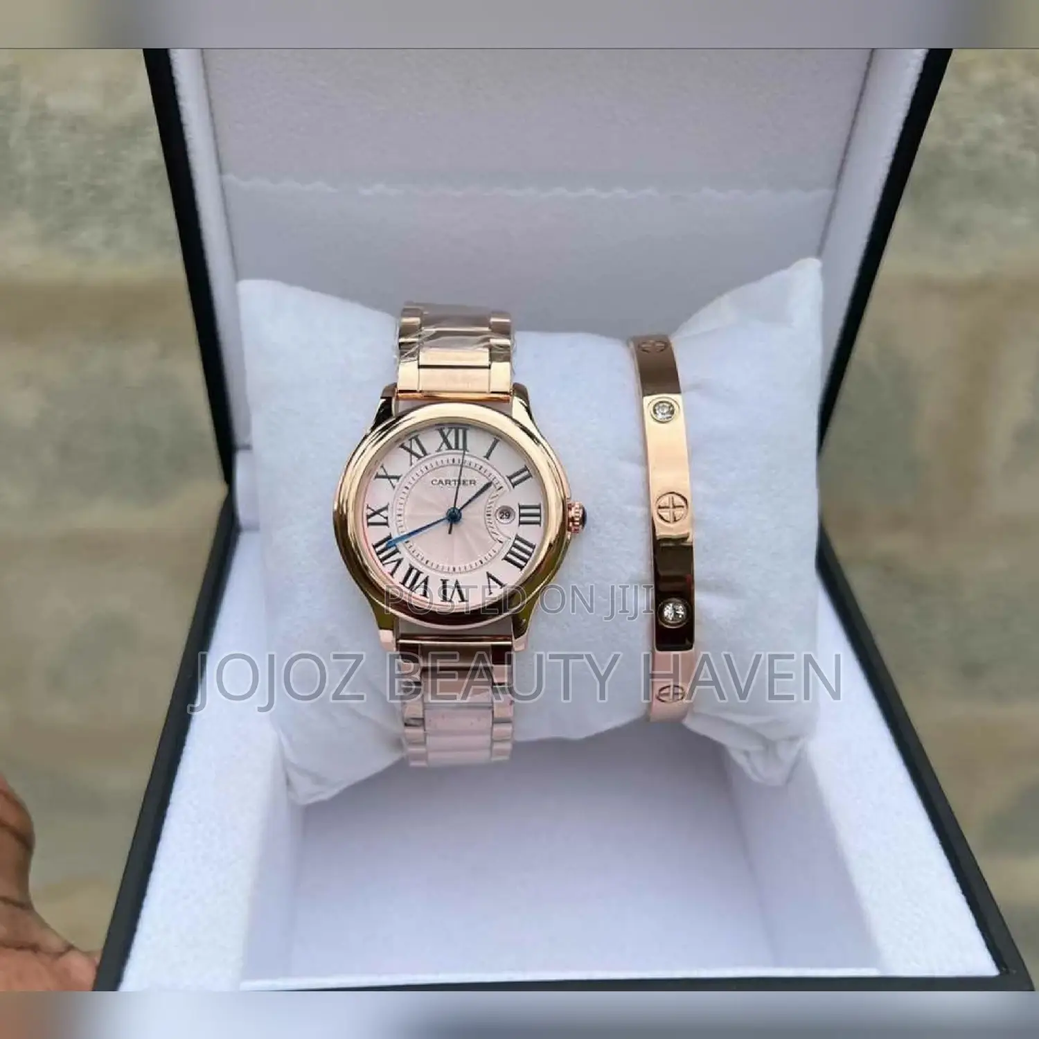 Women's Stylish Watch Plus Bracelet