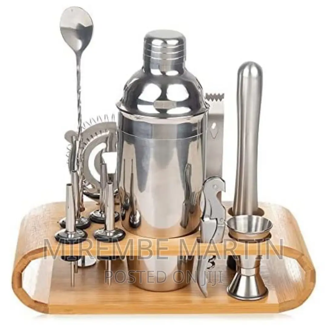 Shaker 750ML in Stainless Steel and Bamboo Support Set-
