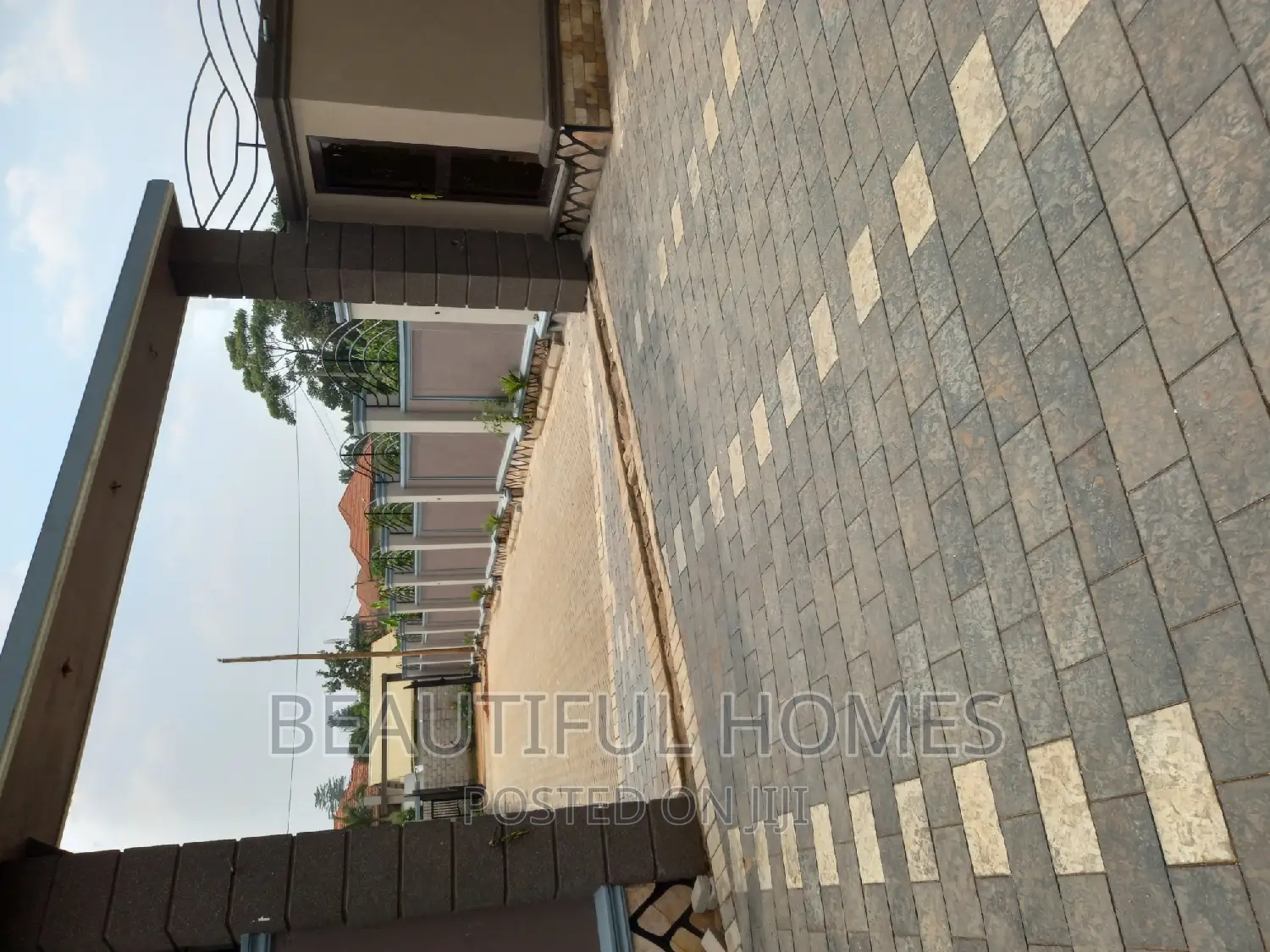 Furnished 5bdrm House in Kira for sale