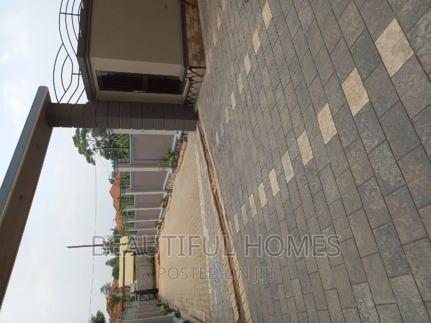 Furnished 5bdrm Bungalow in Kira for sale