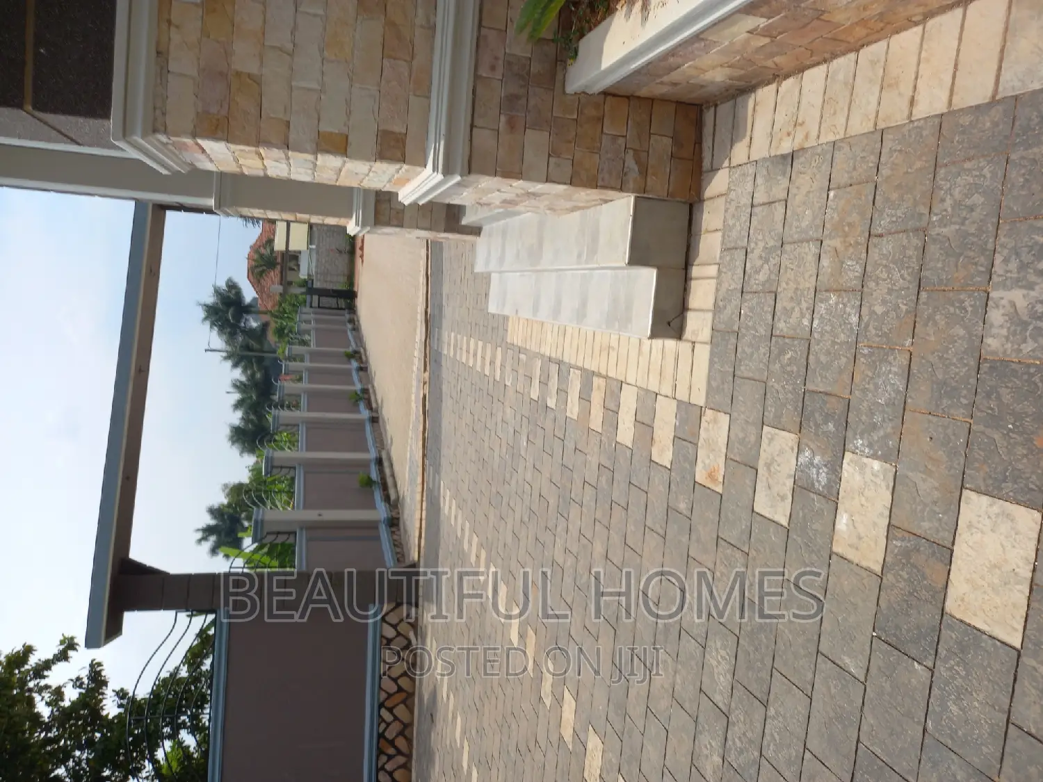 Furnished 5bdrm Bungalow in Kira for sale