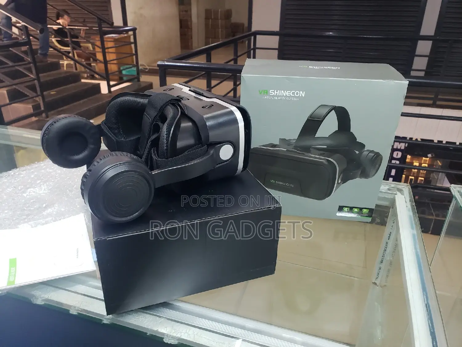 VR SHINECON With Headsets