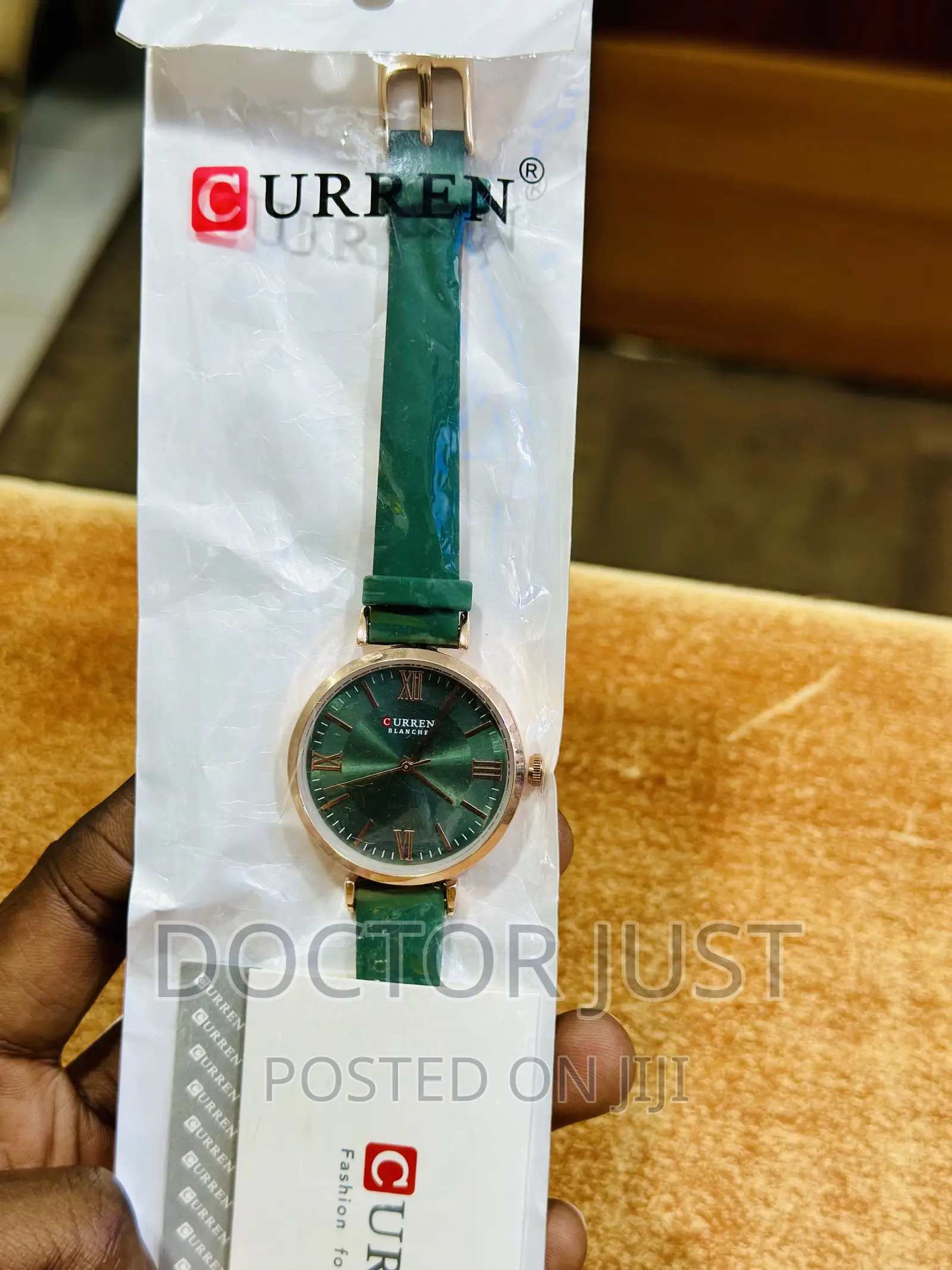 Curren Watches Women's Quartz Leather Wristwatches