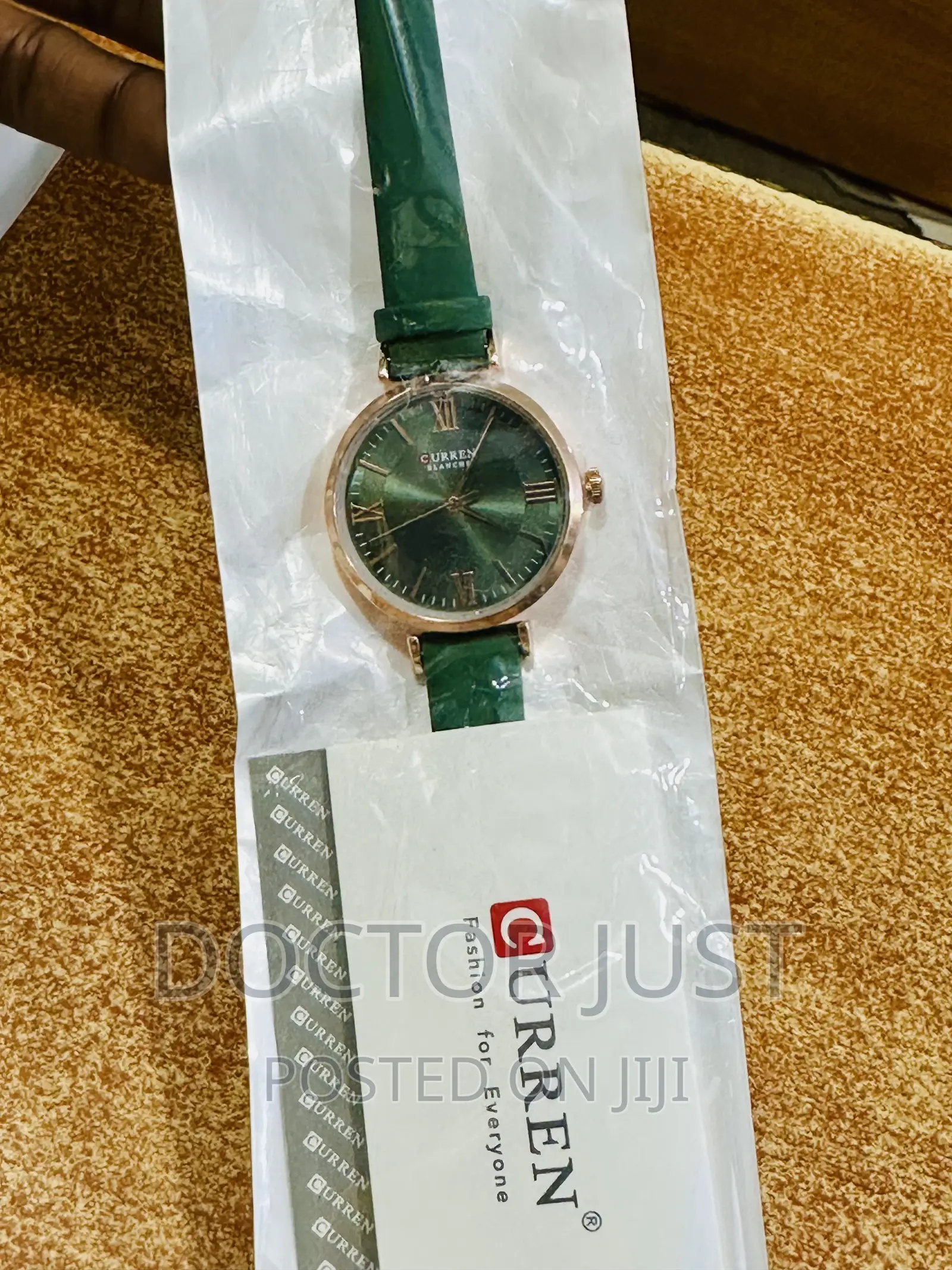 Curren Watches Women's Quartz Leather Wristwatches