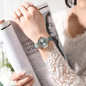 Curren Watches Women's Quartz Leather Wrsitwatches