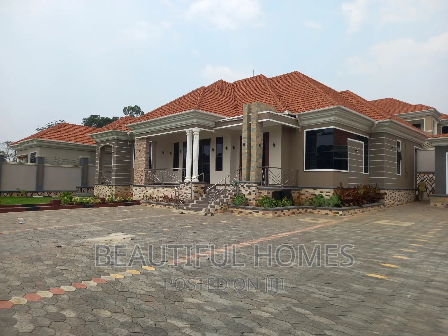 Furnished 5bdrm Bungalow in Kira for sale
