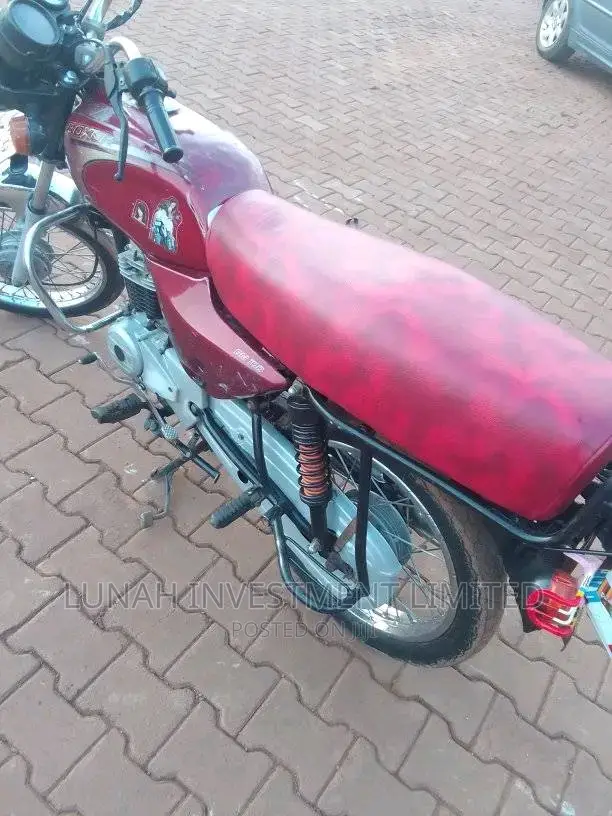 Bajaj Boxer BM100ES 2023 Purple