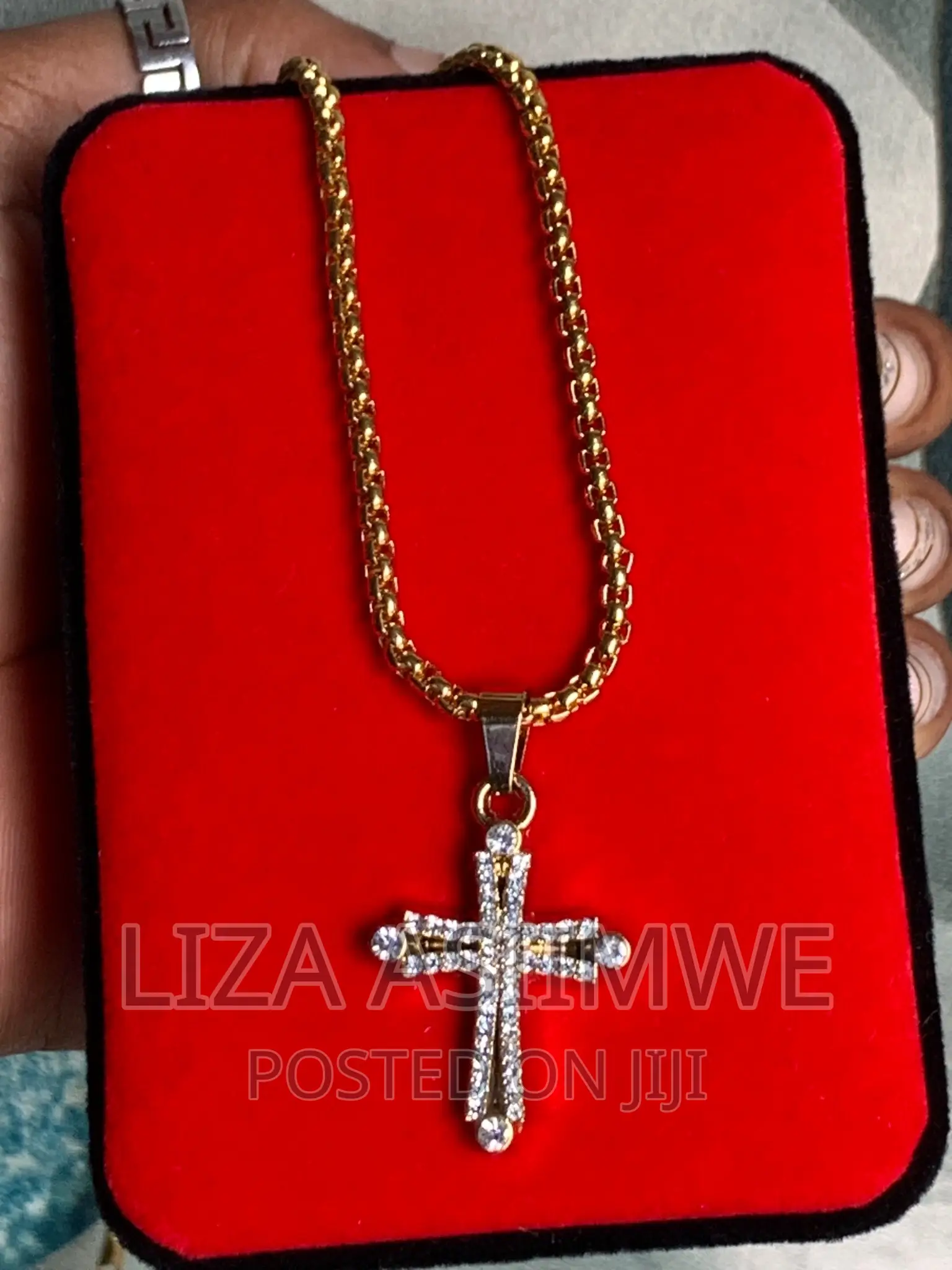 Men’S Necklaces With a Cross Pendant