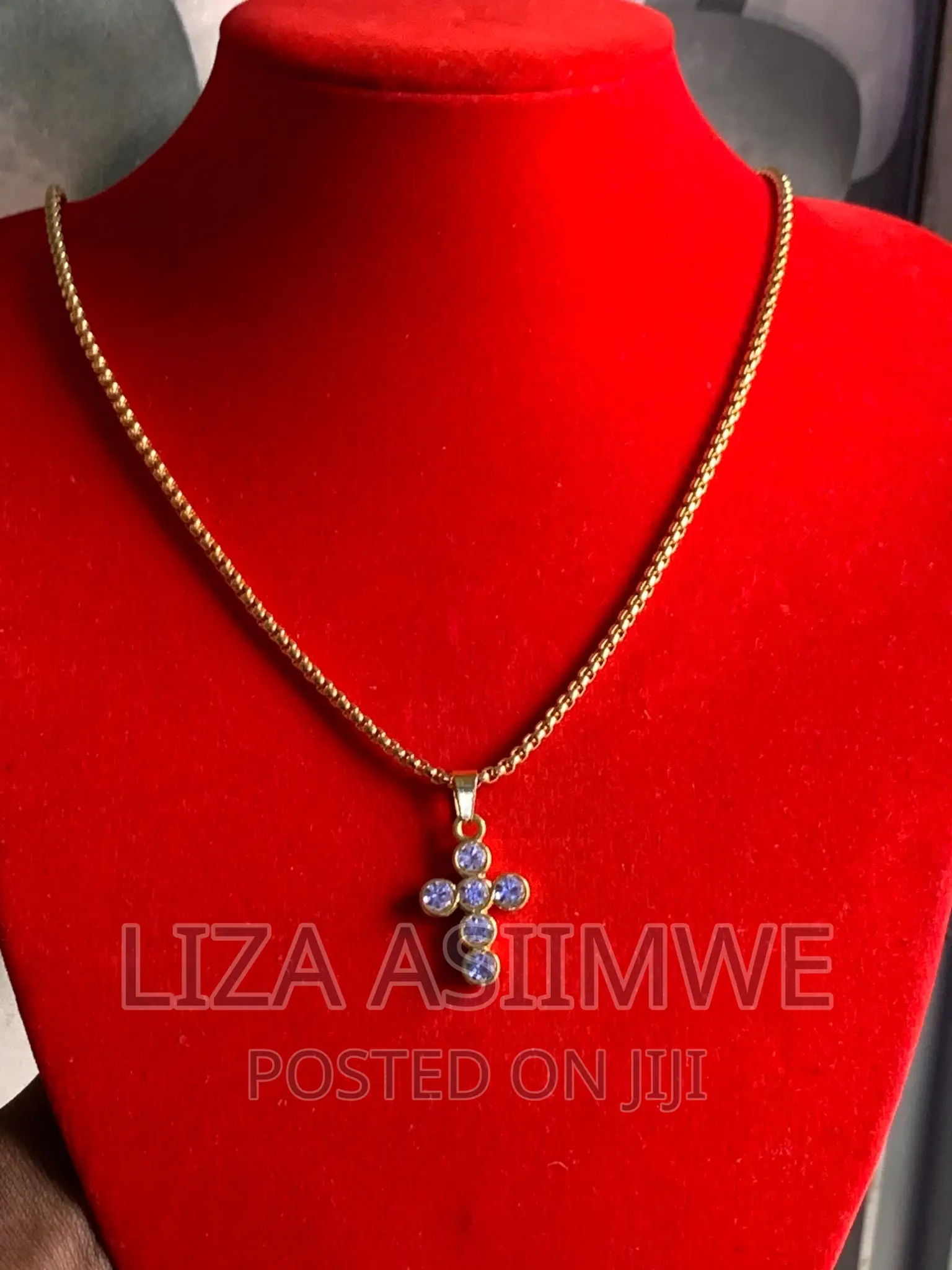 Simple Men’S Necklaces With a Cross Pendant
